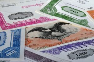 iDeCoは証券会社と銀行どっちがいい？