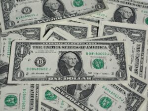 老後資金をNISAやiDeCoで増やすには月いくら必要？
